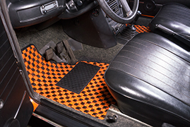 BMW 2002 - Checkers #106 Black and Orange