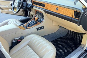 1990 Jaguar XJ40 - Coco #02 Black & Natural