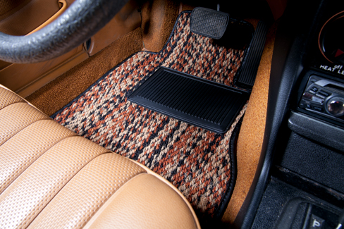 Jaspe Calico Coco #91 in a Mercedes-Benz W123